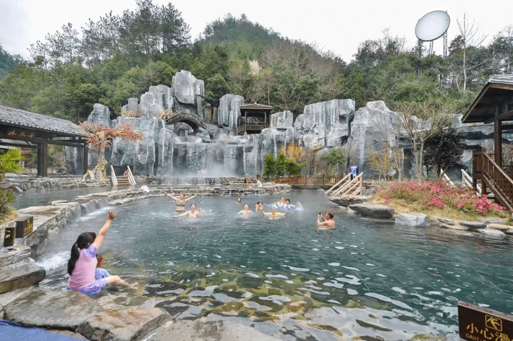 富硒温泉对人体有什么好处(泡富硒温泉可以治疗皮肤病吗)-硒宝网