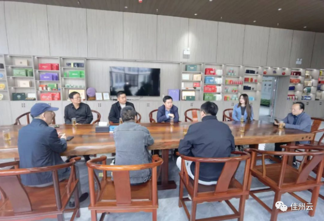 佳县人社局：结合县情谋产业 考察培训助发展
