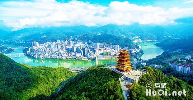 走进紫阳富硒茶观光园，赏茶艺、品仙毫、听民歌，与大自然融为一体，如入仙境