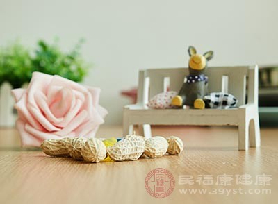 整齐、无损的花生米