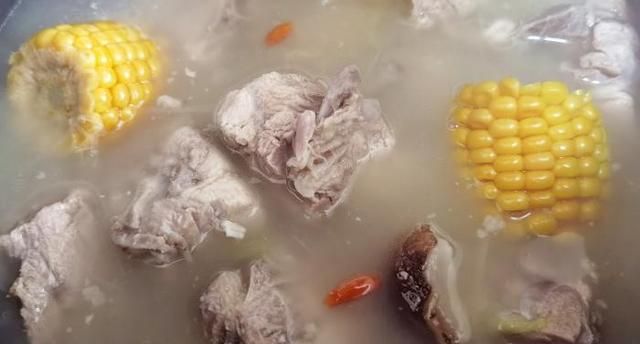 天冷了，不管有钱没钱，多喝牛骨汤，比羊肉鹅肉还滋补，别不懂吃