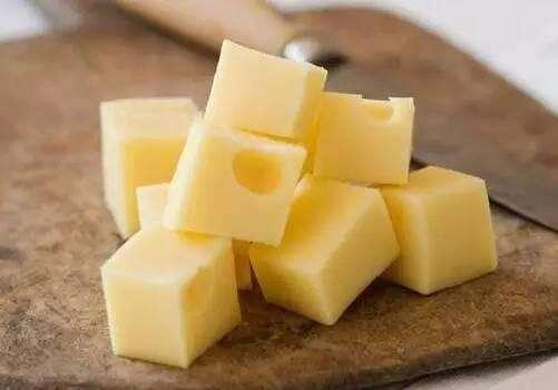吃鸡蛋壳能补钙？营养师：别被骗了，真正补钙的是这几种食物