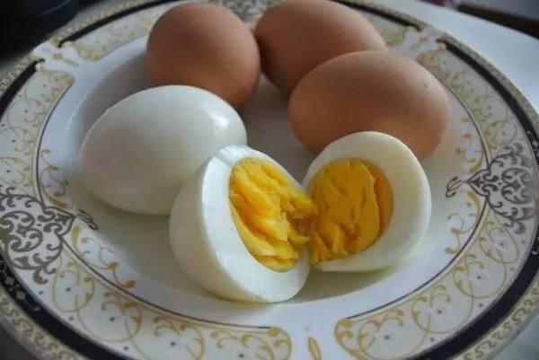 吃鸡蛋壳能补钙？营养师：别被骗了，真正补钙的是这几种食物