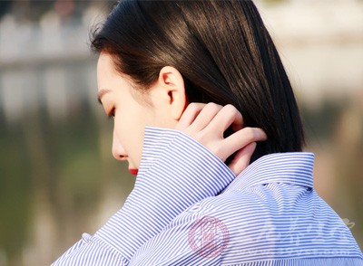 节育环是一种异物，放入子宫后，部分女性月经会变得不正常