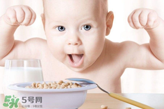 宝宝几个月开始补钙最合适？婴幼儿几个月的时候吃鱼肝油