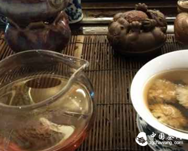 推出冬季暖胃红茶，盼君品茗！