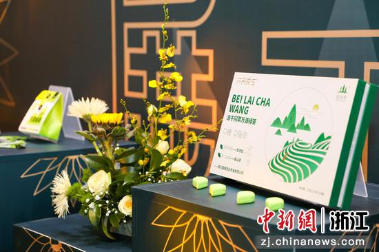 巴山青冻干闪萃万源绿茶新品展示。 杯来茶往供图