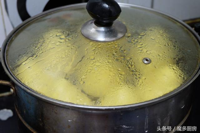 一个小时做出来的馒头，柔软美味自带香甜，颜色金灿灿，要常吃！