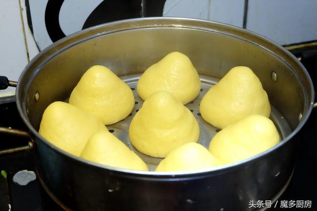 一个小时做出来的馒头，柔软美味自带香甜，颜色金灿灿，要常吃！