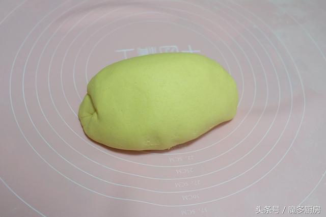 一个小时做出来的馒头，柔软美味自带香甜，颜色金灿灿，要常吃！