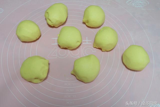 一个小时做出来的馒头，柔软美味自带香甜，颜色金灿灿，要常吃！