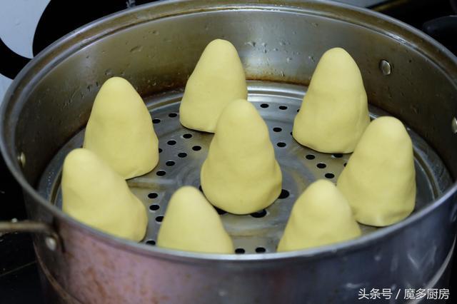 一个小时做出来的馒头，柔软美味自带香甜，颜色金灿灿，要常吃！
