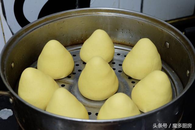 一个小时做出来的馒头，柔软美味自带香甜，颜色金灿灿，要常吃！