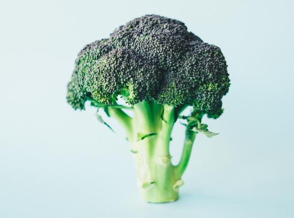 染上HIV病毒，每天吃3样抗病毒食物，稳病情防恶化