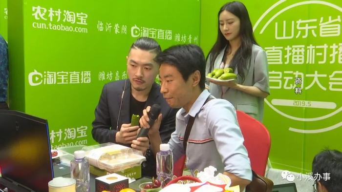 “第一书记帮我卖黄瓜和大米......”