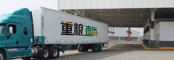重庆粮食集团到直供车到大米加工企业收粮。重庆粮食集团供图