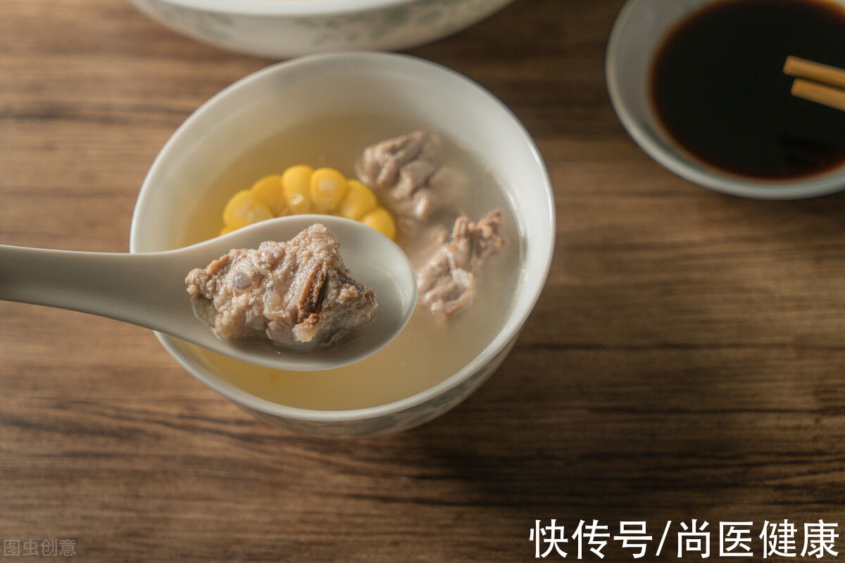 缺钙|喝骨头汤真的能补钙吗？医生提醒：这3类人群要多注意补钙