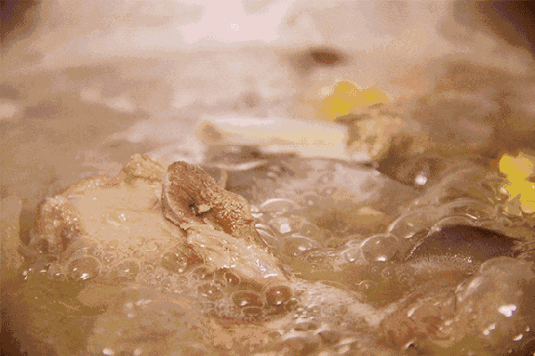 骨头汤补钙吗(鲫鱼汤补钙还是骨头汤补钙)-硒宝网