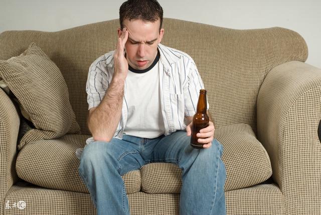 抽烟和喝酒哪个对身体伤害大？二者，男人该如何选择？
