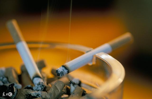 抽烟和喝酒哪个对身体伤害大？二者，男人该如何选择？