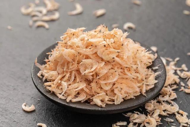 吃虾皮可以补钙吗？医生：想要补钙建议常吃这4种食物，了解下