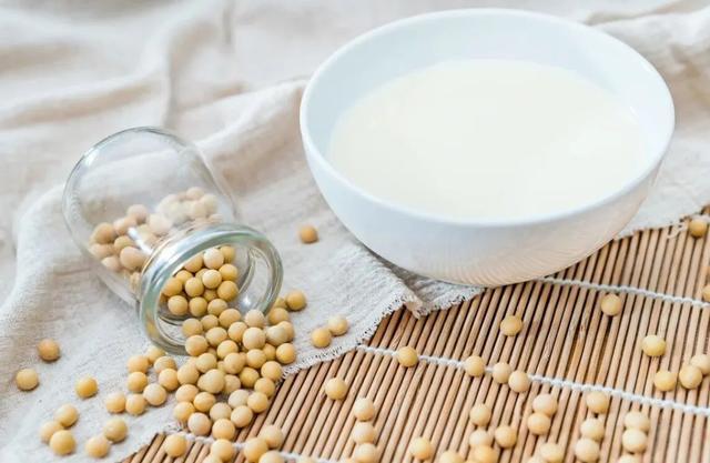 吃虾皮可以补钙吗？医生：想要补钙建议常吃这4种食物，了解下