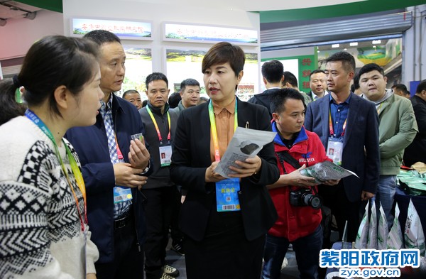 10月22日，视察第二十六届杨凌农高会紫阳展区.jpg