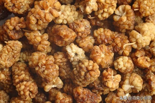 黑桑葚干泡水喝补硒吗