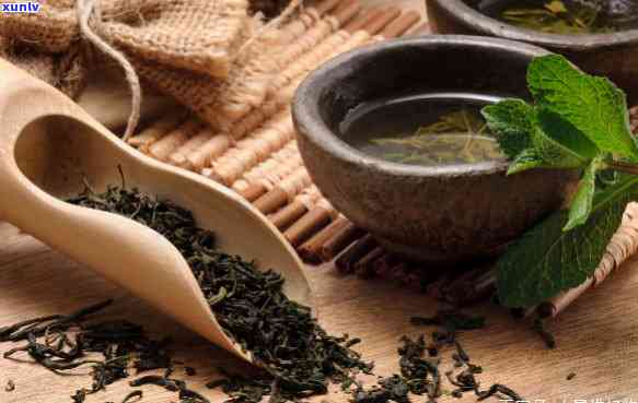 喝茶能缓解脱发吗，探讨茶叶的护发功效：喝什么茶可以有效防止脱发？