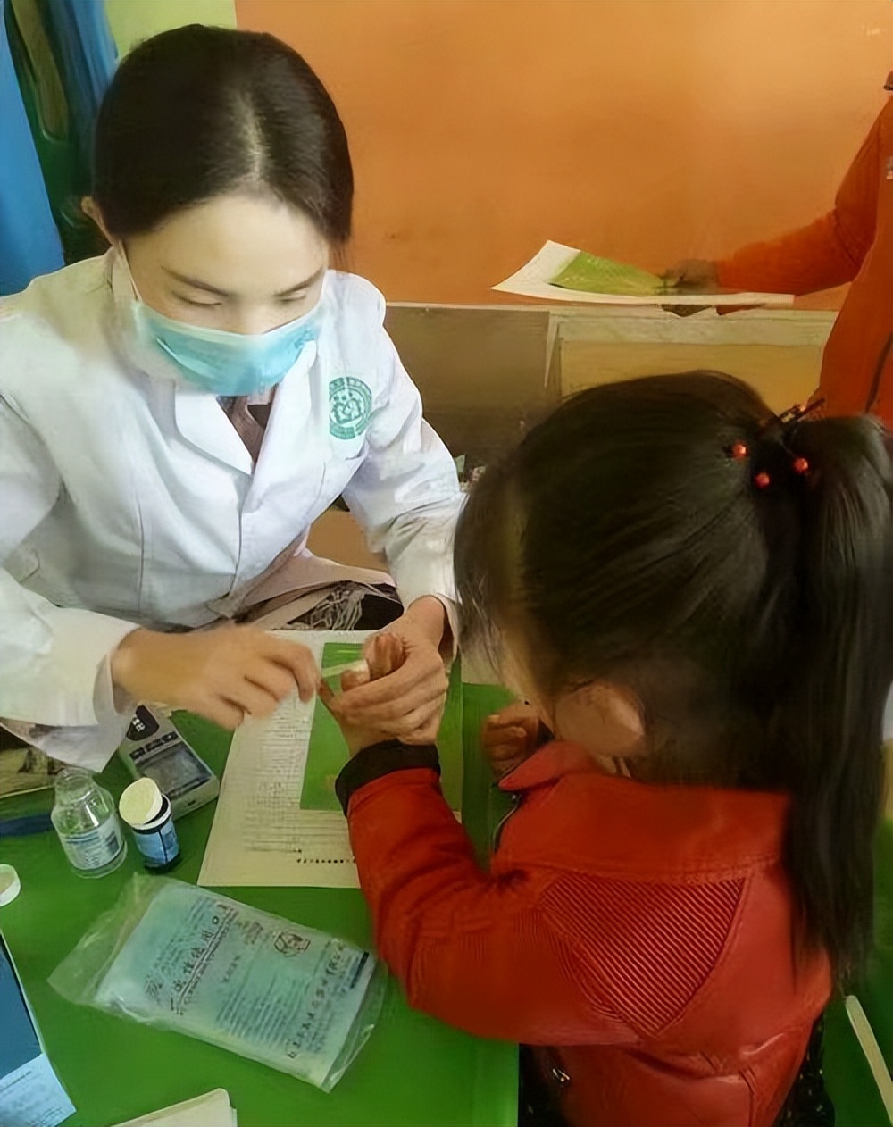 小孩查微量元素怎么查
