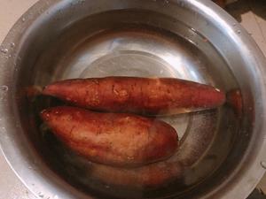 更香甜哒微波炉烤地瓜！含各种小技巧以及地瓜测评~的做法 步骤1