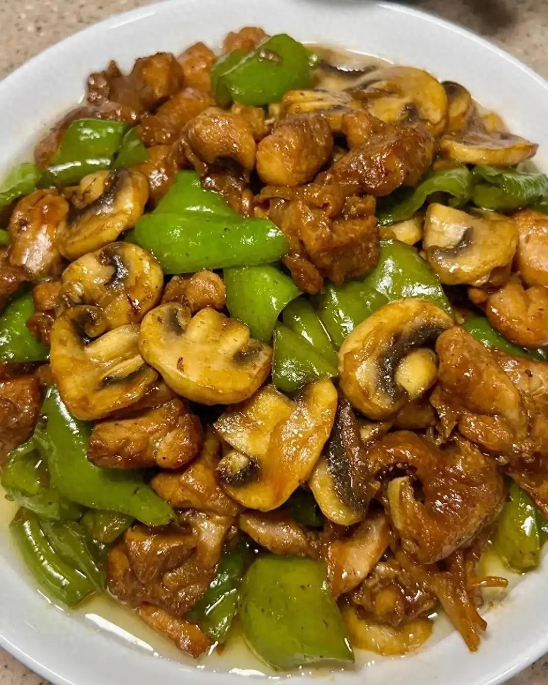 人补硒必要吗(口蘑青椒炒鸡腿肉补硒)-硒宝网